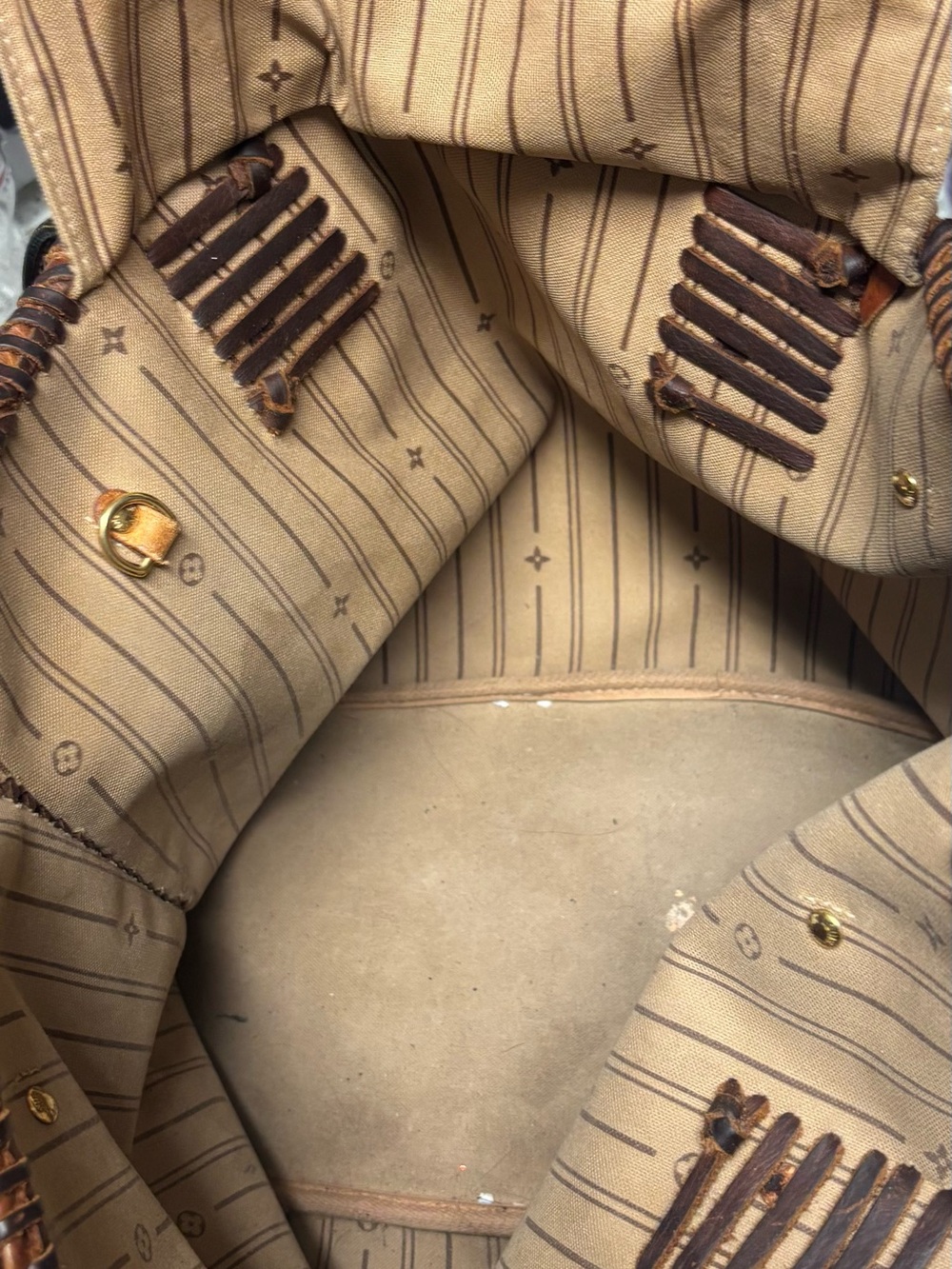 Revamped LV Neverful MM - Picture 3 of 5